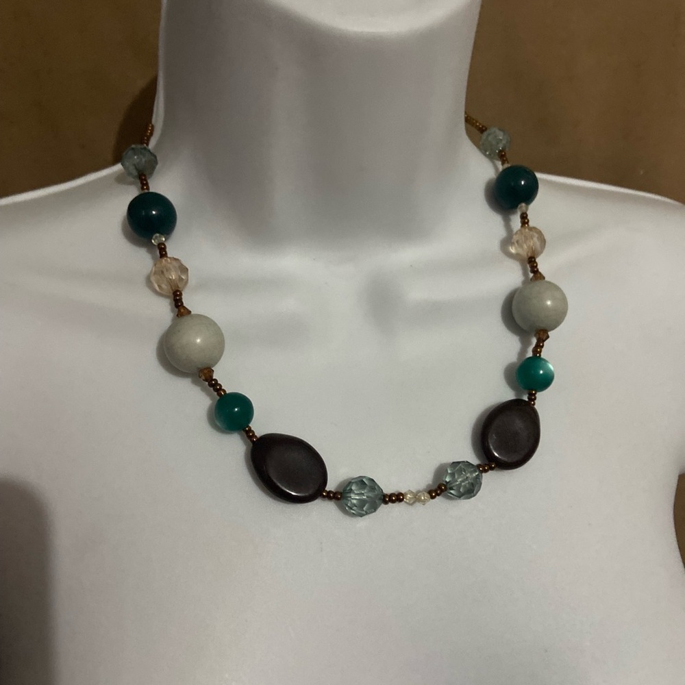 Elegant Multicolor Beaded Necklace
